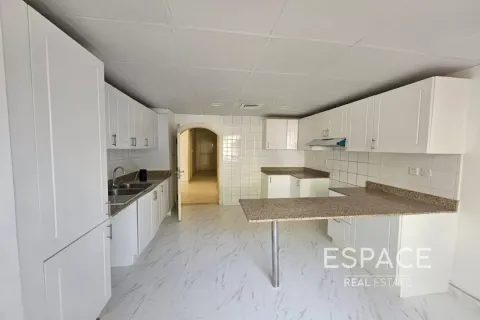Townhouse in The Springs, Dubai 3 bedrooms, 245 sq.m. № 62243 - photo 3