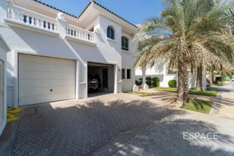 Villa en Palm Jumeirah, Dubai, 4 dormitorios, 623 m², № 61631 - foto 1