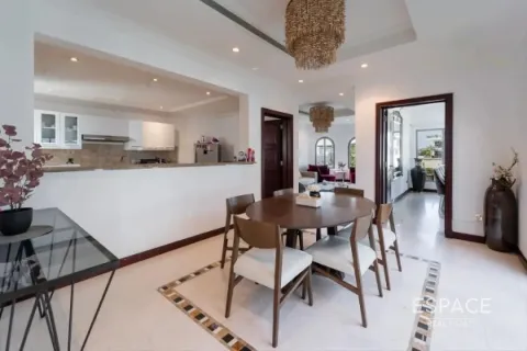 Villa en Palm Jumeirah, Dubai, 4 dormitorios, 623 m², № 61631 - foto 2