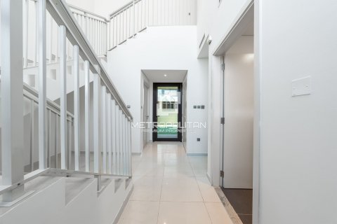 Снять в аренду виллу в Akoya Park, DAMAC Hills (Akoya by DAMAC), Дубай: 3 спальни, 253м², № 73616 - фото 18