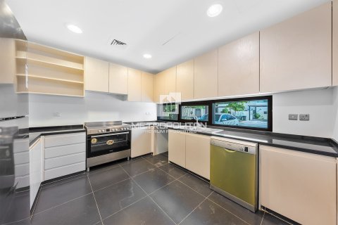 Снять в аренду виллу в Akoya Park, DAMAC Hills (Akoya by DAMAC), Дубай: 3 спальни, 253м², № 73616 - фото 3