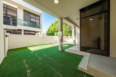 Снять в аренду виллу в Akoya Park, DAMAC Hills (Akoya by DAMAC), Дубай: 3 спальни, 253м², № 73616 - фото 13