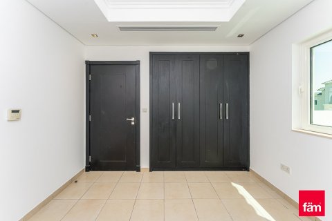 Villa in Al Furjan, Dubai 4 bedrooms, 689.7 sq.m. № 50105 - photo 18