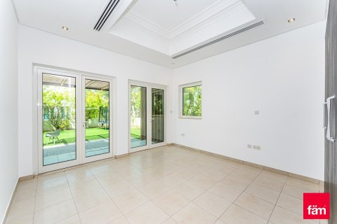 Villa in Al Furjan, Dubai 4 bedrooms, 689.7 sq.m. № 50105 - photo 7