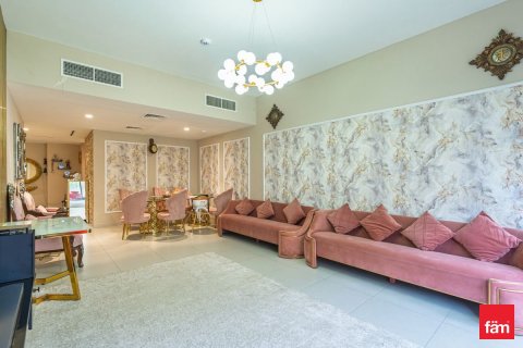 Villa in Dubai 4 bedrooms, 227.4 sq.m. № 50104 - photo 7