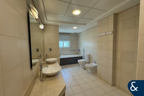 Apartment in Shoreline Apartments, Palm Jumeirah, Dubai 3 bedrooms, 203 sq.m. № 76180 - photo 13