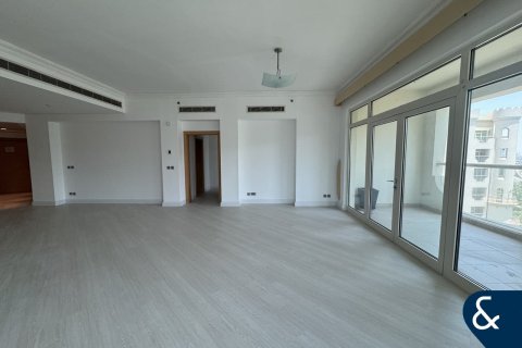 Apartment in Shoreline Apartments, Palm Jumeirah, Dubai 3 bedrooms, 203 sq.m. № 76180 - photo 2