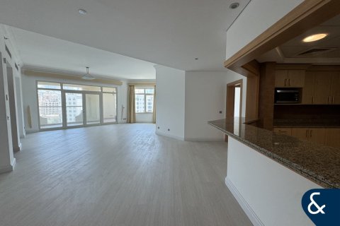 Apartment in Shoreline Apartments, Palm Jumeirah, Dubai 3 bedrooms, 203 sq.m. № 76180 - photo 1