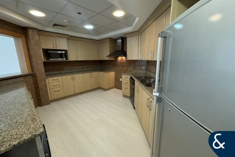 Apartment in Shoreline Apartments, Palm Jumeirah, Dubai 3 bedrooms, 203 sq.m. № 76180 - photo 4