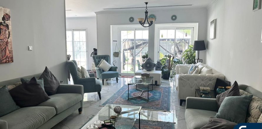 Villa in Jumeirah Village Triangle, Dubai 3 bedrooms, 289 sq.m. № 76183