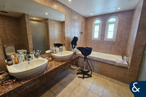 Villa in Jumeirah Village Triangle, Dubai 3 bedrooms, 289 sq.m. № 76183 - photo 11