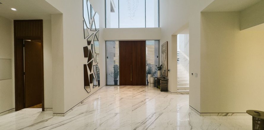 Villa in Dubai 7 bedrooms, 960 sq.m. № 110776
