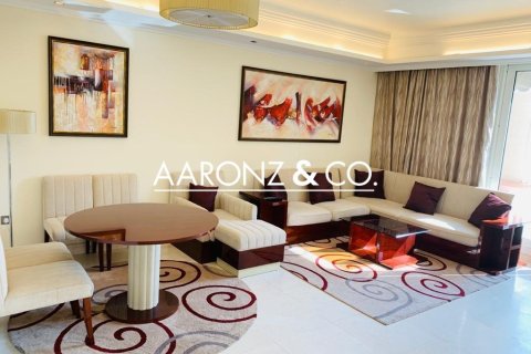 Снять в аренду квартиру в Пальме Джумейре, Дубай: 2 спальни, 335м², № 90116 - фото 2