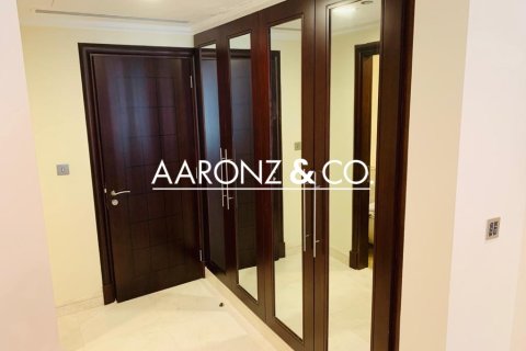 Снять в аренду квартиру в Пальме Джумейре, Дубай: 2 спальни, 335м², № 90116 - фото 9