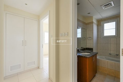 Villa in The Springs, Dubai 3 bedrooms, 209.8 sq.m. № 18403 - photo 14