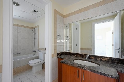 Villa in The Springs, Dubai 3 bedrooms, 209.8 sq.m. № 18403 - photo 15