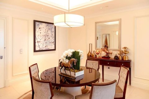 Apartment in Downtown Dubai (Downtown Burj Dubai), Dubai 2 bedrooms, 163 sq.m. № 56474 - photo 18