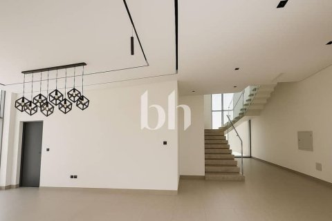 Снять в аренду виллу в Nadd Al Sheba, Дубай: 5 спален, 193м², № 56489 - фото 9