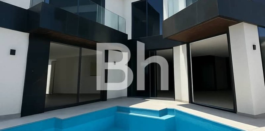 Villa in Nadd Al Sheba, Dubai 5 bedrooms, 193 sq.m. № 56489
