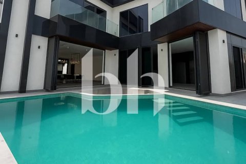 Снять в аренду виллу в Nadd Al Sheba, Дубай: 5 спален, 193м², № 56489 - фото 13