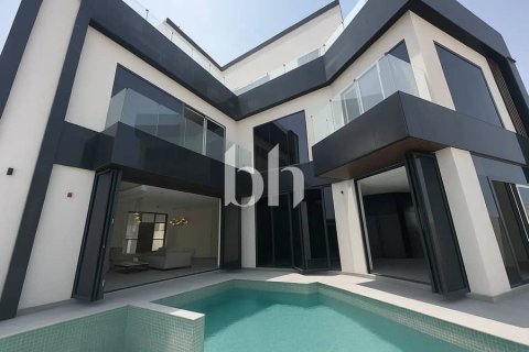 Снять в аренду виллу в Nadd Al Sheba, Дубай: 5 спален, 193м², № 56489 - фото 16