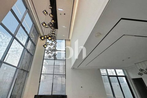 Снять в аренду виллу в Nadd Al Sheba, Дубай: 5 спален, 193м², № 56489 - фото 2