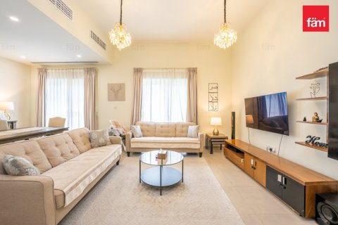 Villa in Dubai 2 bedrooms, 172.5 sq.m. № 52280 - photo 1