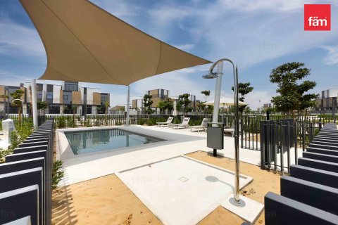 Townhouse in Dubai 3 bedrooms, 168 sq.m. № 10215 - photo 28