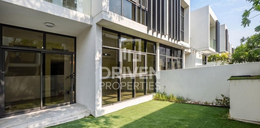 Townhouse in Dubai 3 bedrooms, 151.8 sq.m. № 127581