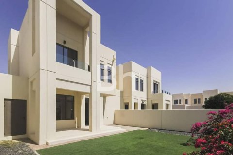 Villa in Reem, Dubai 3 bedrooms, 283 sq.m. № 57983 - photo 1
