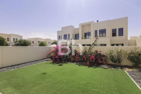 Villa in Reem, Dubai 3 bedrooms, 283 sq.m. № 57983 - photo 3