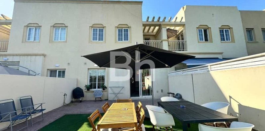 Villa en The Springs, Dubai, 2 dormitorios, 351 m², № 57981