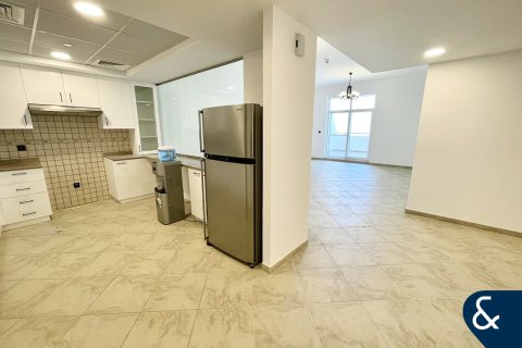 Квартира в Motor City, Дубай, 3 спальни, 231м², № 98247