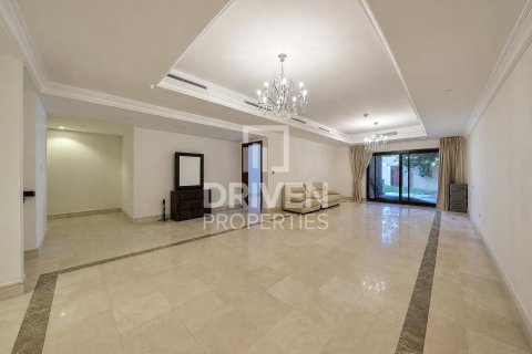 Duplex in The Fairmont Palm Residences, Palm Jumeirah, Dubai 3 bedrooms, 636.29 sq.m. № 135845