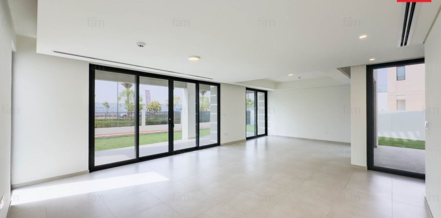 Villa in Dubai 4 bedrooms, 504.7 sq.m. № 50142