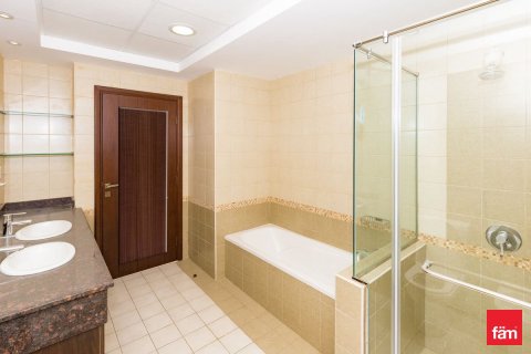 Townhouse in Dubai 4 bedrooms, 385.5 sq.m. № 114325 - photo 17