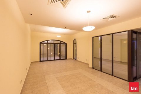 Townhouse in Dubai 4 bedrooms, 385.5 sq.m. № 114325 - photo 13