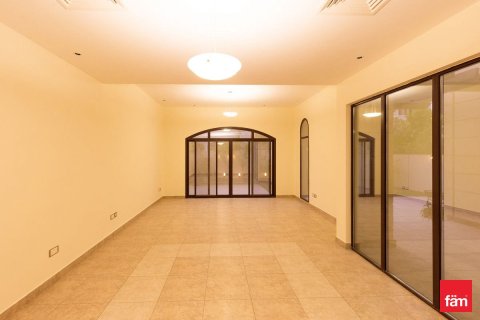 Townhouse in Dubai 4 bedrooms, 385.5 sq.m. № 114325 - photo 12