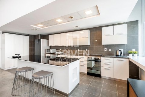 Apartment in Business Bay, Dubai 2 bedrooms, 189 sq.m. № 19134 - photo 11