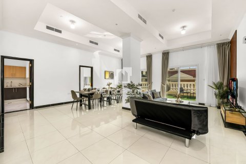 Penthouse in Jumeirah Village Circle, Dubai 3 bedrooms, 294 sq.m. № 74275 - photo 1