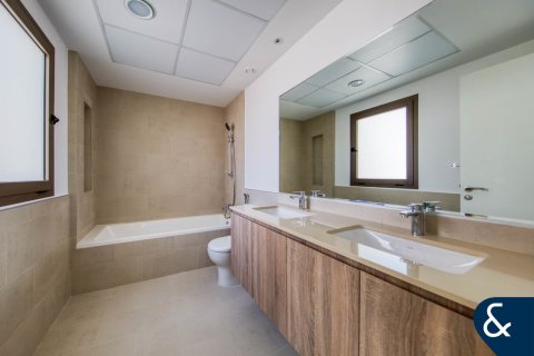 Снять в аренду таунхаус в Town Square, Дубай: 3 спальни, 188м², № 76649 - фото 8