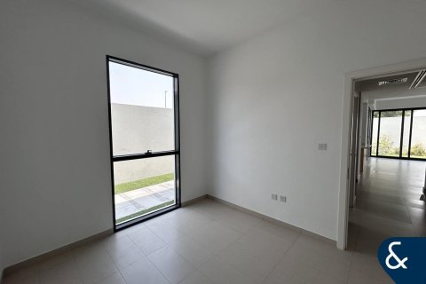 Снять в аренду виллу в Dubai Land, Дубай: 4 спальни, 252м², № 76642 - фото 10