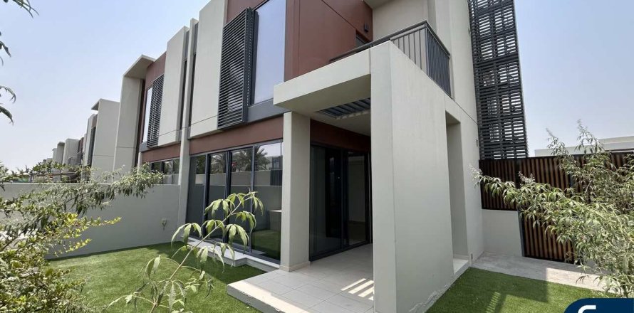 Villa in Dubai Land, Dubai 4 bedrooms, 252 sq.m. № 76642