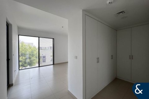 Снять в аренду виллу в Dubai Land, Дубай: 4 спальни, 252м², № 76642 - фото 12