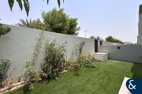 Снять в аренду виллу в Dubai Land, Дубай: 4 спальни, 252м², № 76642 - фото 8