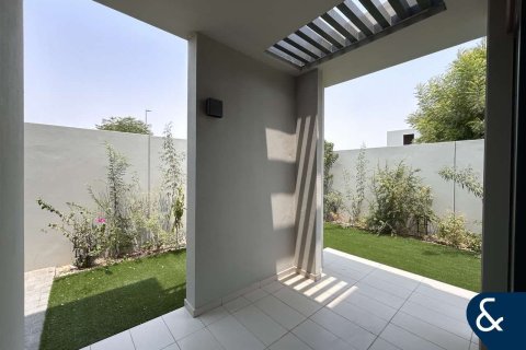 Снять в аренду виллу в Dubai Land, Дубай: 4 спальни, 252м², № 76642 - фото 6