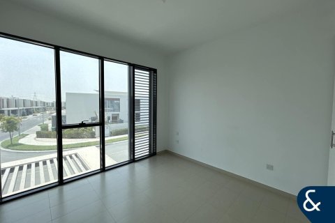 Снять в аренду виллу в Dubai Land, Дубай: 4 спальни, 252м², № 76642 - фото 20