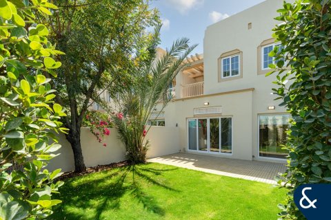 Купить виллу в The Springs, Дубай: 2 спальни, 157м², № 75835 - фото 1