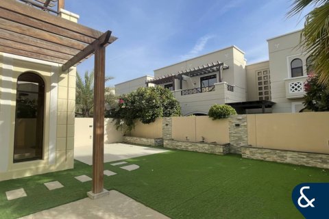 Villa in Mudon, Dubai 4 bedrooms, 354 sq.m. № 75826 - photo 16