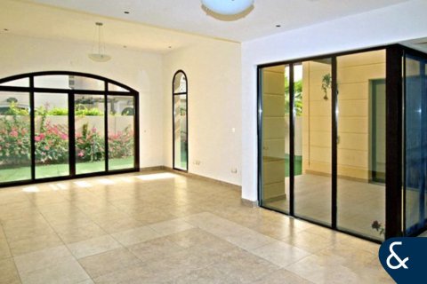 Villa in Mudon, Dubai 4 bedrooms, 354 sq.m. № 75826 - photo 3